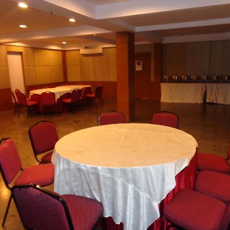 Oyster Airport Hotel Хидерабад Екстериор снимка