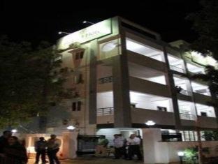 Oyster Airport Hotel Хидерабад Екстериор снимка