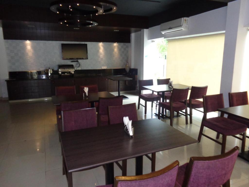 Oyster Airport Hotel Хидерабад Екстериор снимка